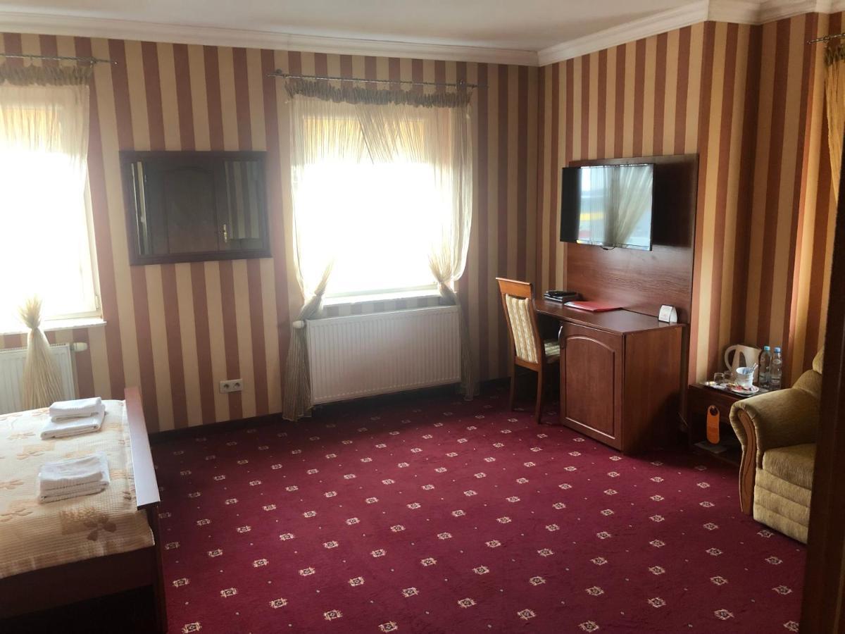 Hotel Arkadia Konskie Luaran gambar