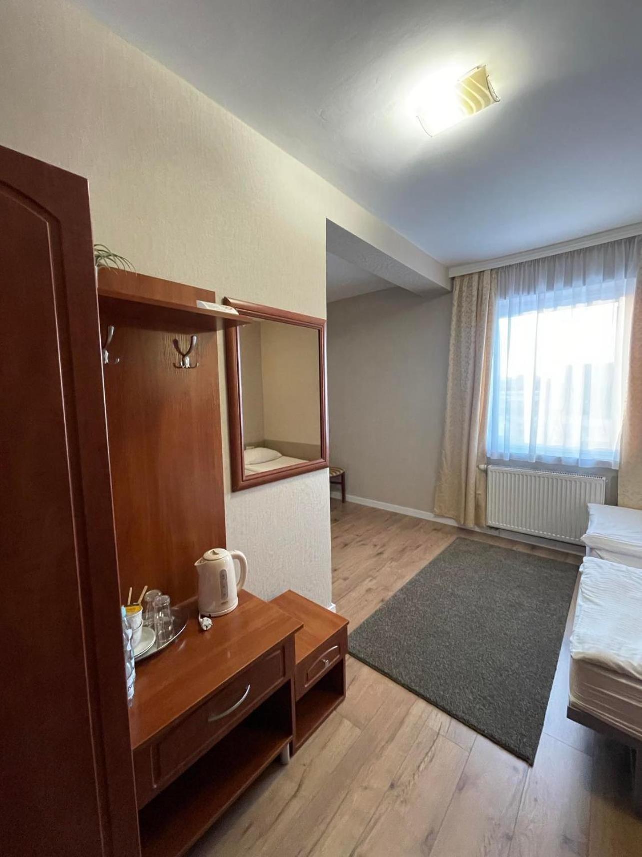 Hotel Arkadia Konskie Luaran gambar